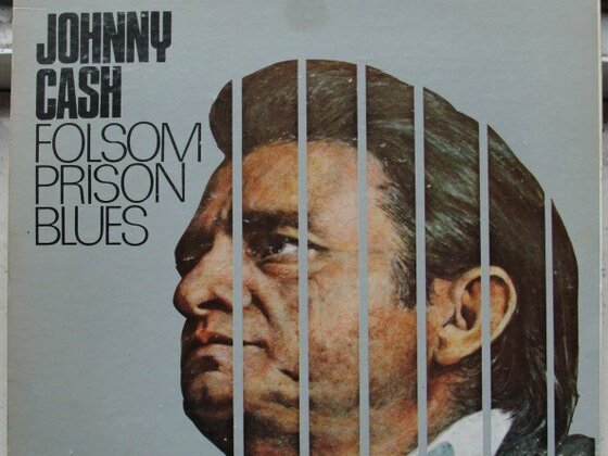 Johnny cash prison. Johnny Cash at Folsom Prison обложка. Тюремный блюз. Johnny Cash Folsom Prison Blues Wrath of man. Folsom Prison Blues из фильма гнев человеческий.